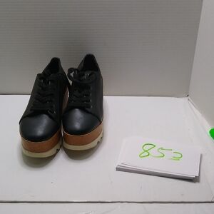 Mossimo Supply Co. Size 9 Black Sneakers with Tan Insole Chic black sneakers